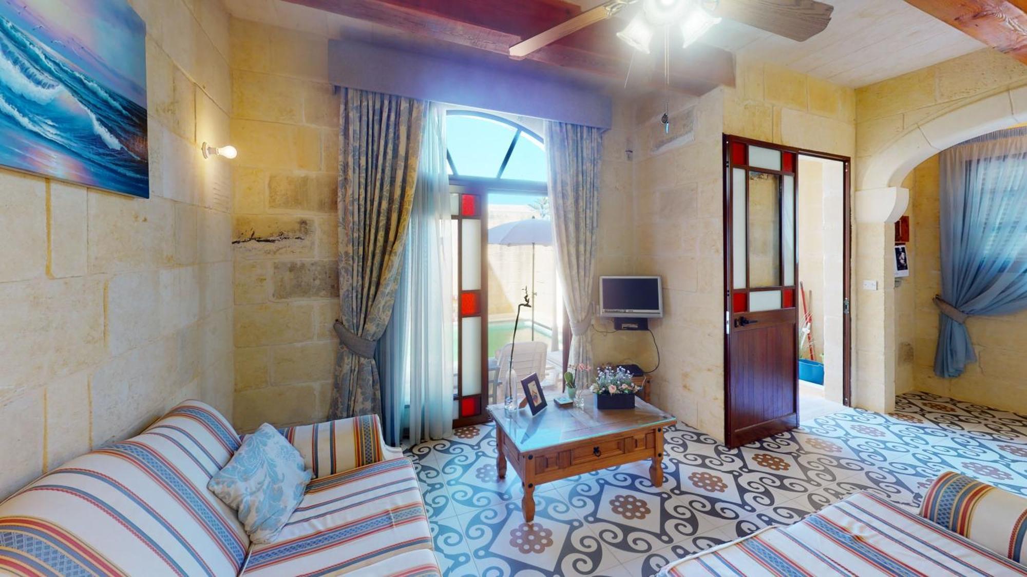 Qala Bed&Breakfast With Swimming Pool - Il-Wenniessa Bed and Breakfast Buitenkant foto